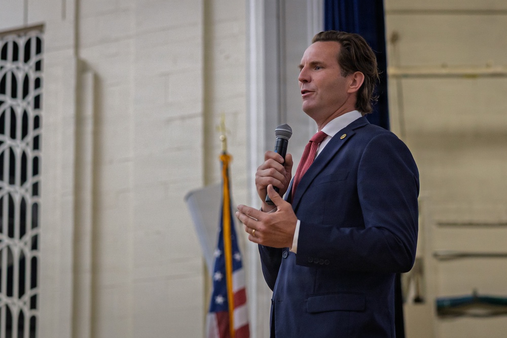 Mayor of Portsmouth Visits PNSY