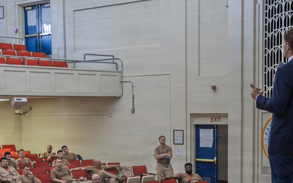 Mayor of Portsmouth Visits PNSY