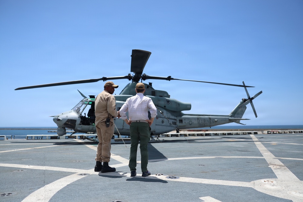 John M. Barrett, chargé d’affaires for the U.S. Embassy in Venezuela, tours the San Antonio-class amphibious transport dock ship USS Fort Lauderdale (LPD 28) in La Guaira, Venezuela, June 29, 2026.
