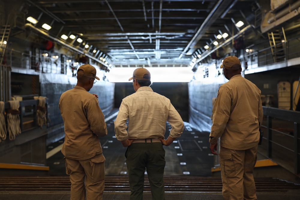 John M. Barrett, chargé d’affaires for the U.S. Embassy in Venezuela, tours the San Antonio-class amphibious transport dock ship USS Fort Lauderdale (LPD 28) in La Guaira, Venezuela, June 29, 2026.