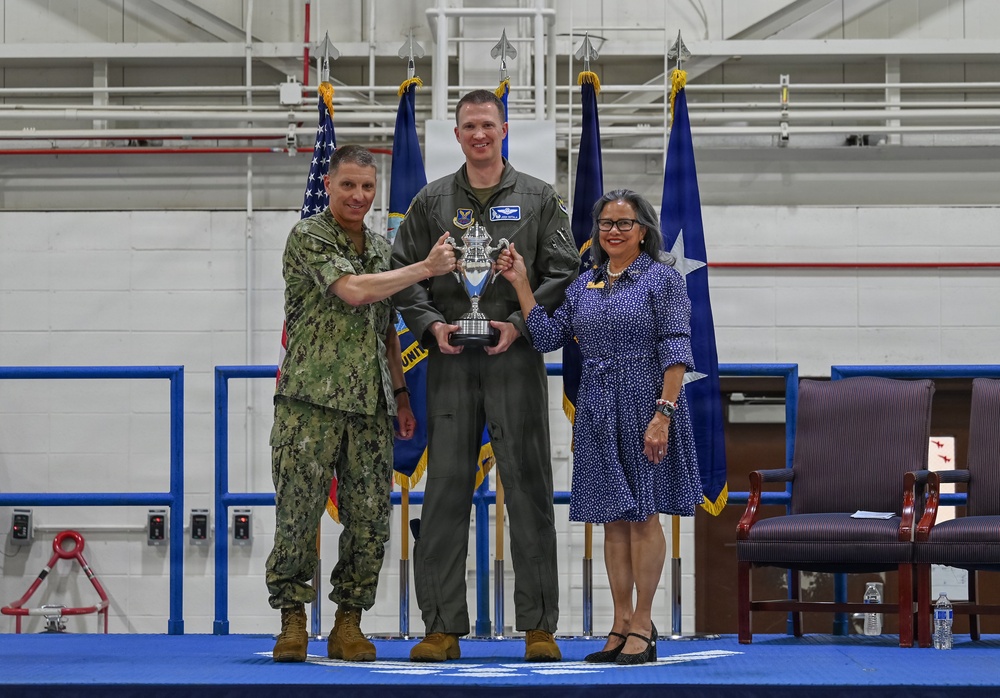 509th Bomb Wing presented with second consecutive Omaha Trophy