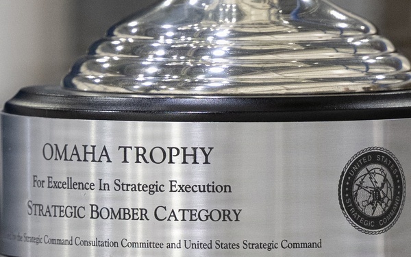 509th Bomb Wing presented with second consecutive Omaha Trophy