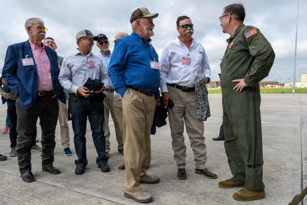 433rd Airlift Wing hosts an incentive flight for civic leaders