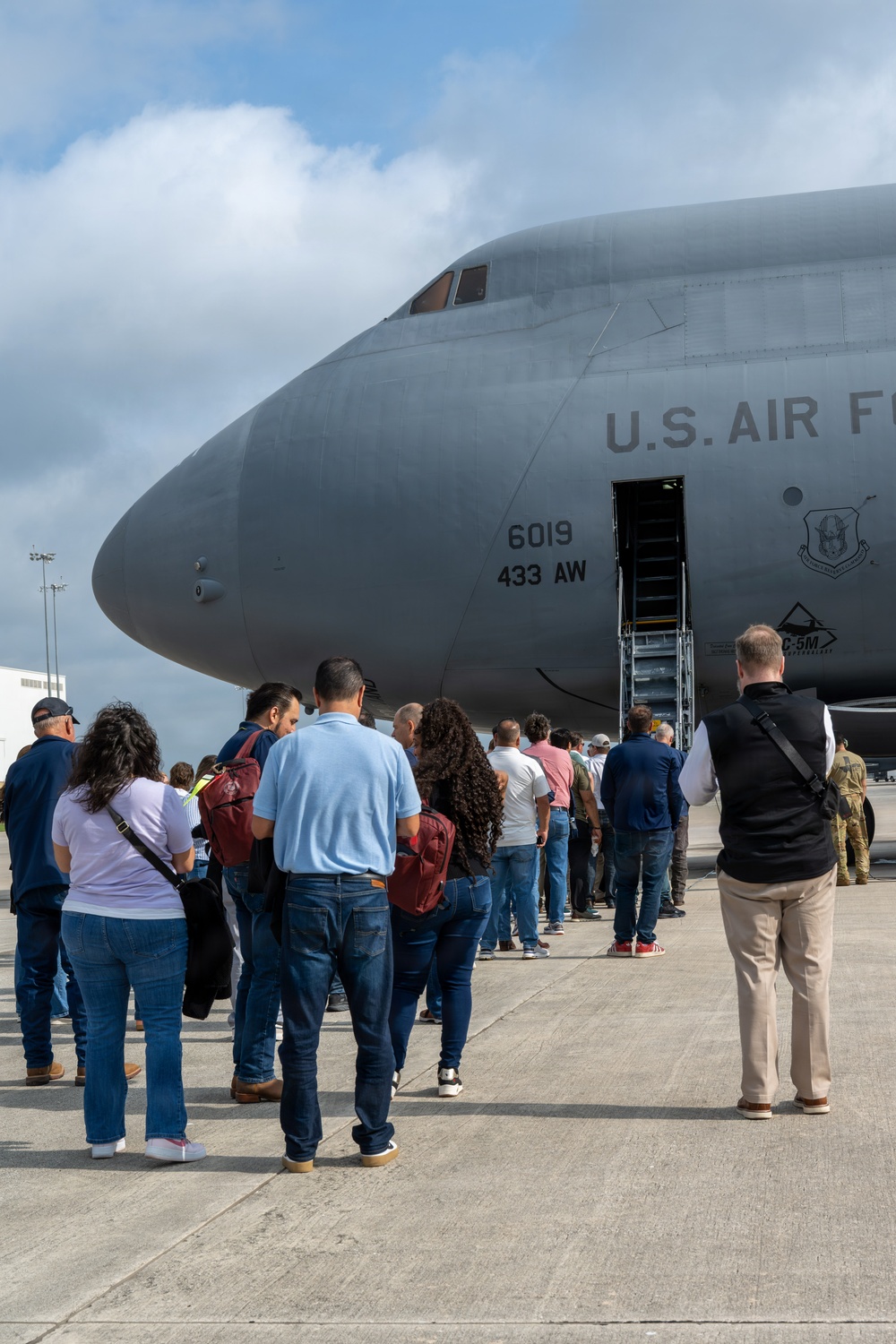 433rd Airlift Wing hosts an incentive flight for civic leaders