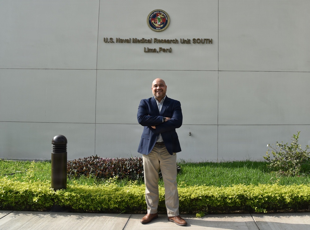 NAMRU SOUTH Information Professional Receives Navy Medicine Lifetime Achievement Award