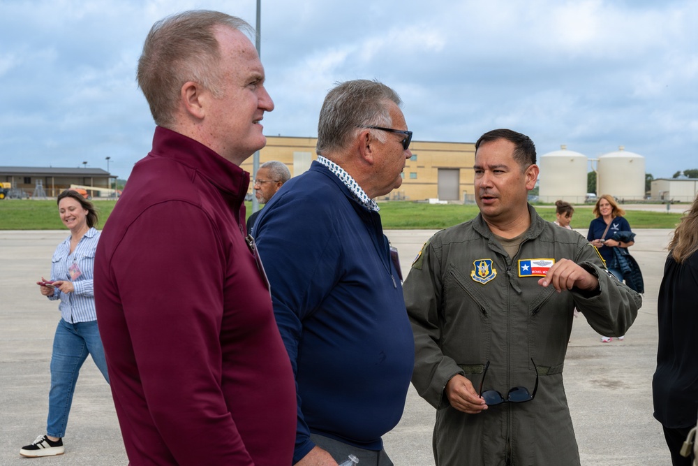 433rd Airlift Wing hosts an incentive flight for civic leaders