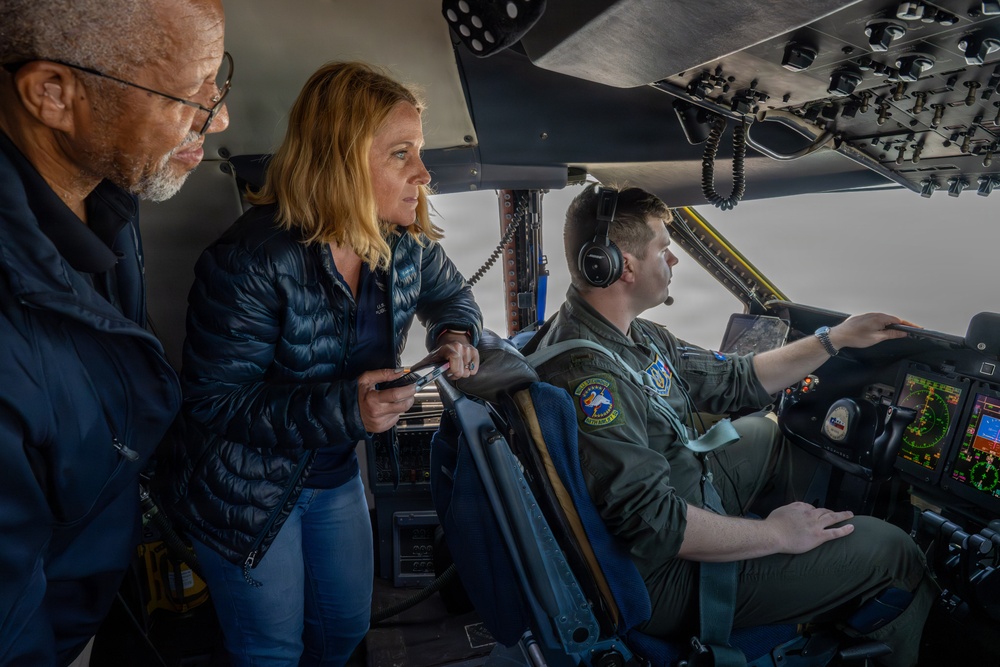 433rd Airlift Wing hosts an incentive flight for civic leaders