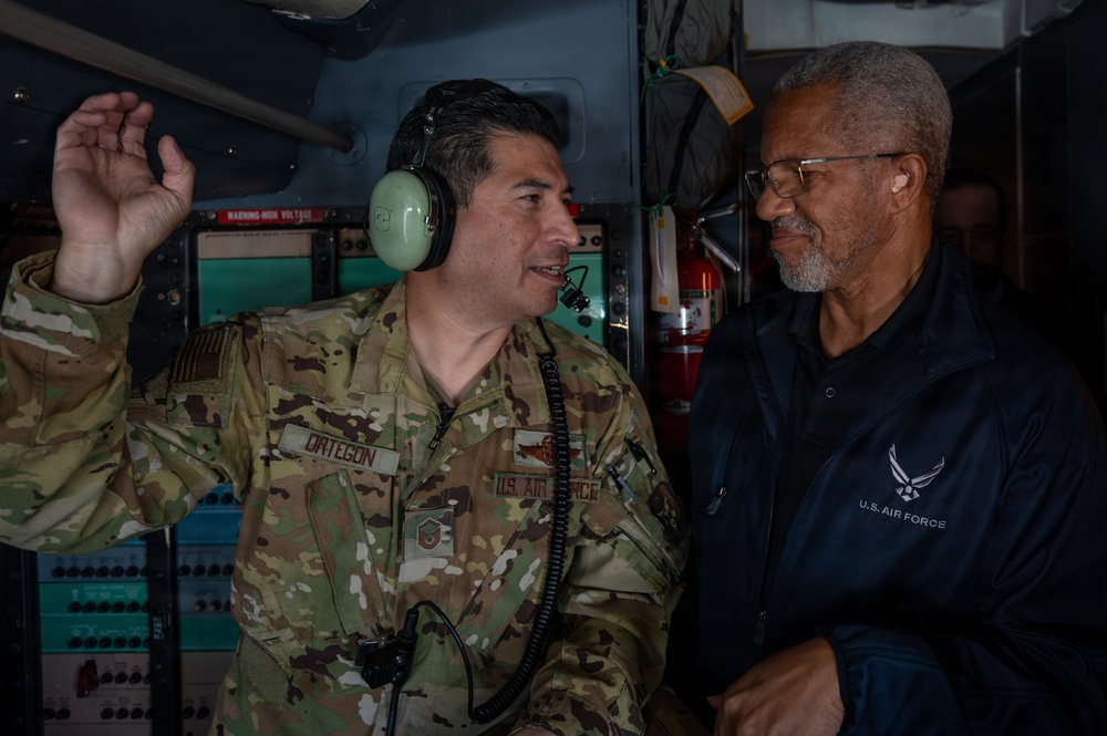 433rd Airlift Wing hosts an incentive flight for civic leaders
