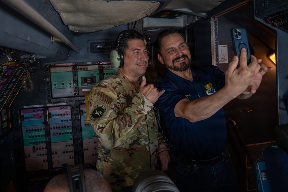 433rd Airlift Wing hosts an incentive flight for civic leaders