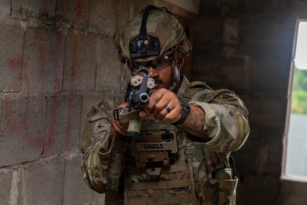2CR close-quarter battle training