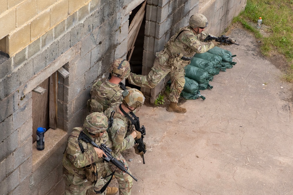 2CR close-quarter battle training