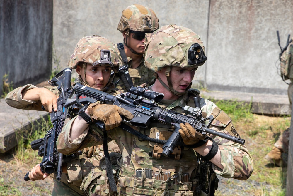 2CR close-quarter battle training