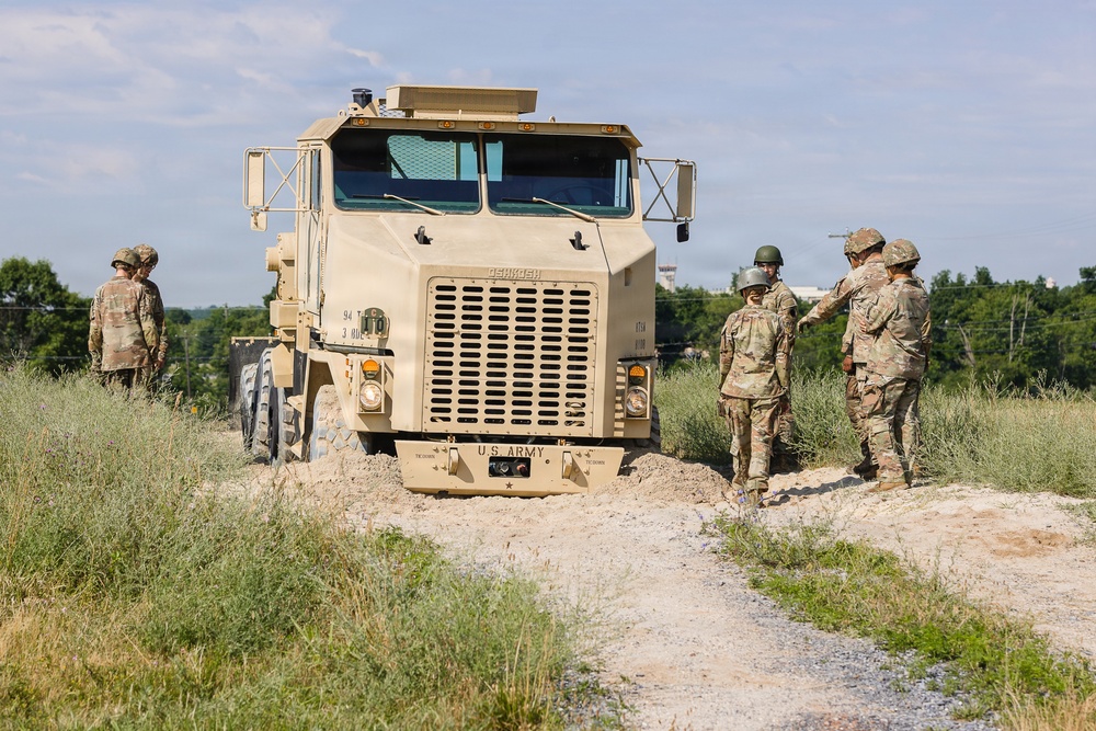 1-112th Infantry Soldiers conduct recovery operations in mire pits