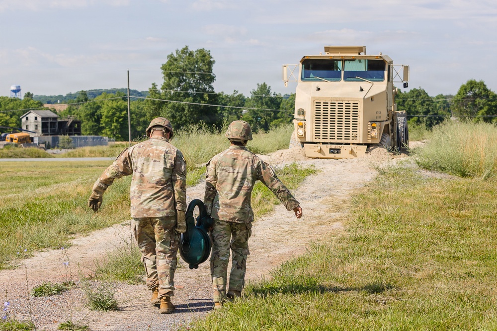 1-112th Infantry Soldiers conduct recovery operations in mire pits