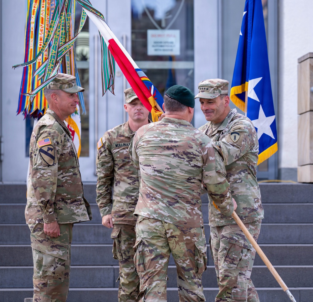 USAREUR-AF Commander Relinquishes Command