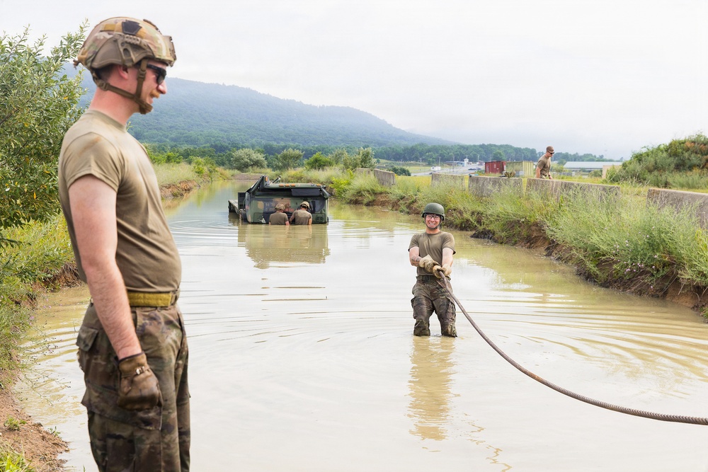 1-112th Infantry Soldiers conduct recovery operations in mire pits