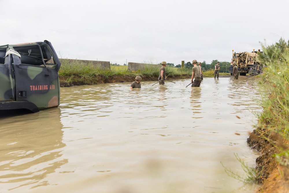 1-112th Infantry Soldiers conduct recovery operations in mire pits