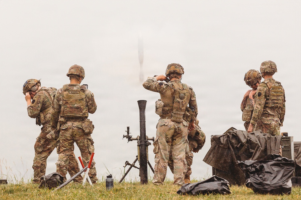 1-112th Infantry Soldiers conduct mortar familiarization