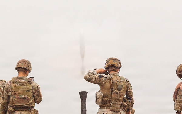 1-112th Infantry Soldiers conduct mortar familiarization