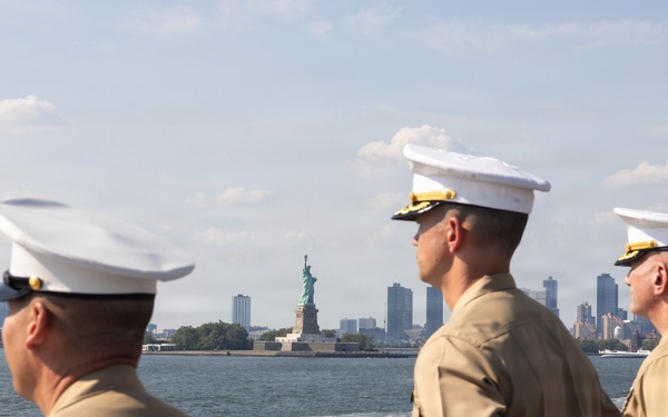 The USS Arlington (LPD-24) Arrives for INR 250