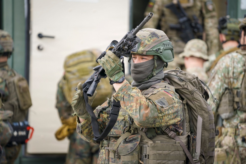 KFOR RC-E soldiers strengthen force protection during base exercise