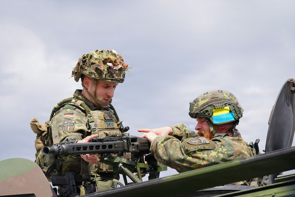 KFOR RC-E soldiers strengthen force protection during base exercise