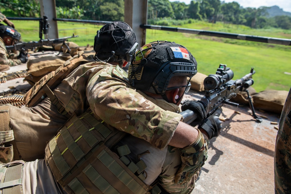 10th Marine Regiment conducts Live Fire exercise with Panamanian partners