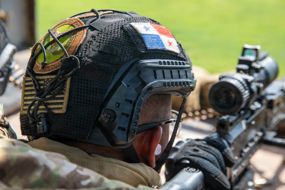 10th Marine Regiment conducts Live Fire exercise with Panamanian partners