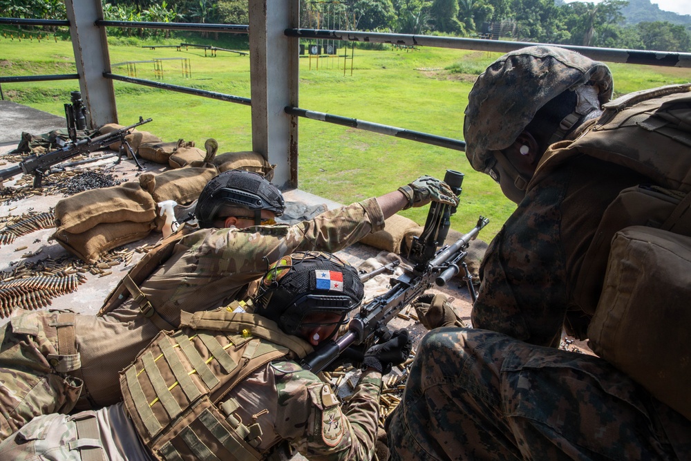 10th Marine Regiment conducts Live Fire exercise with Panamanian partners