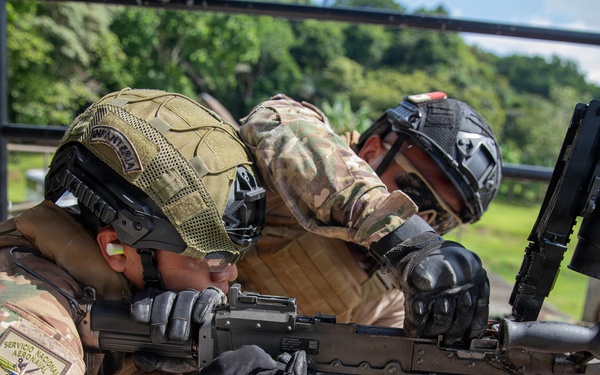 10th Marine Regiment conducts Live Fire exercise with Panamanian partners