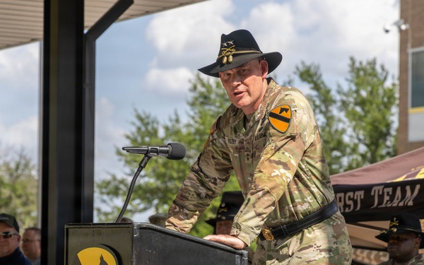 1st Cavalry Division Conducts Retreat Ceremony Honoring Outgoing Leaders at Fort Hood