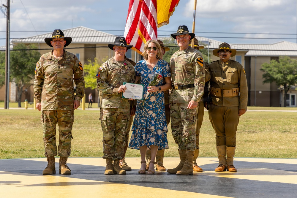 1st Cavalry Division Conducts Retreat Ceremony Honoring Outgoing Leaders at Fort Hood
