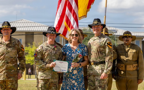 1st Cavalry Division Conducts Retreat Ceremony Honoring Outgoing Leaders at Fort Hood