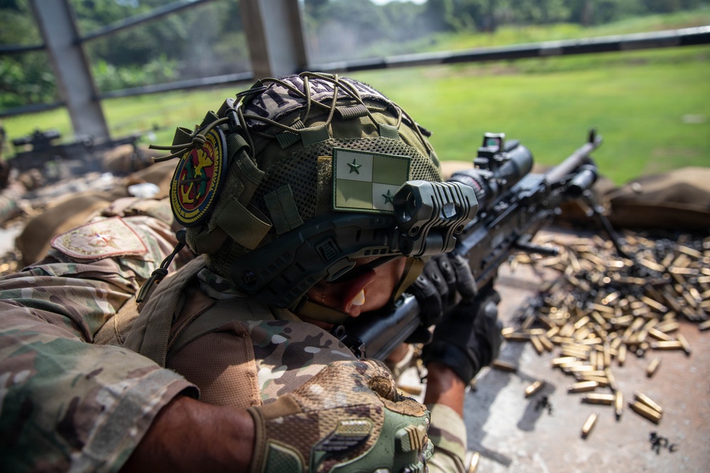 10th Marine Regiment conducts Live Fire exercise with Panamanian partners