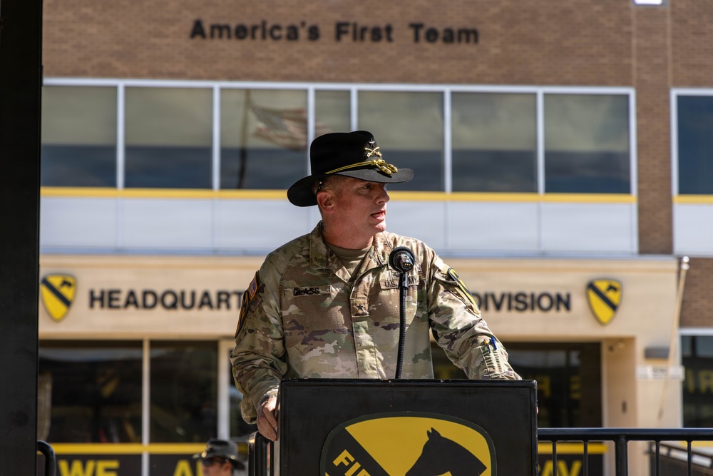 1st Cavalry Division Conducts Retreat Ceremony Honoring Outgoing Leaders at Fort Hood