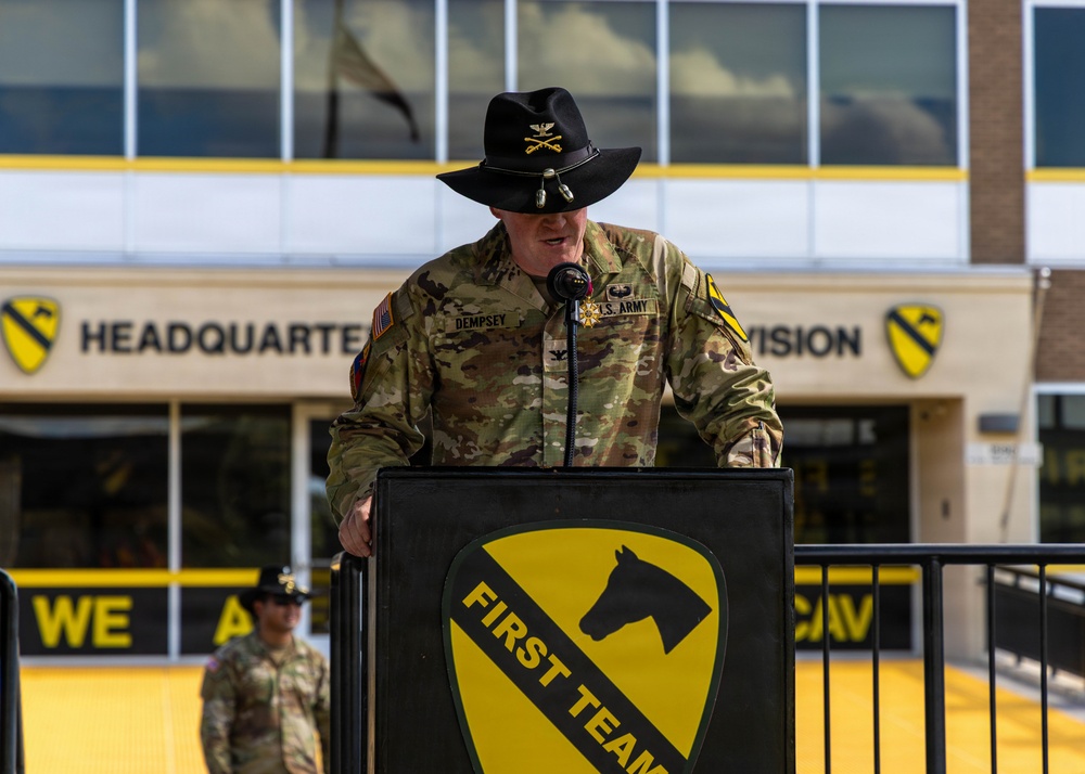 1st Cavalry Division Conducts Retreat Ceremony Honoring Outgoing Leaders at Fort Hood