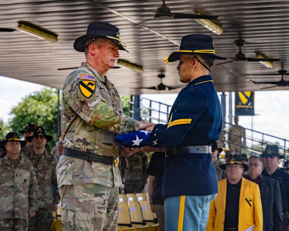 1st Cavalry Division Conducts Retreat Ceremony Honoring Outgoing Leaders at Fort Hood
