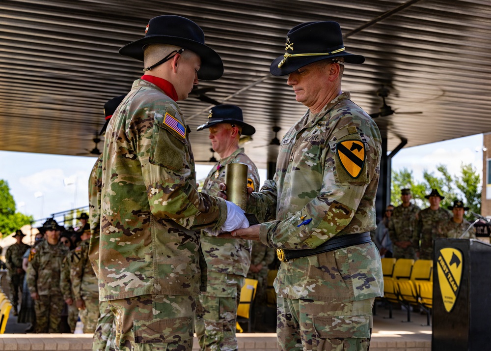 1st Cavalry Division Conducts Retreat Ceremony Honoring Outgoing Leaders at Fort Hood