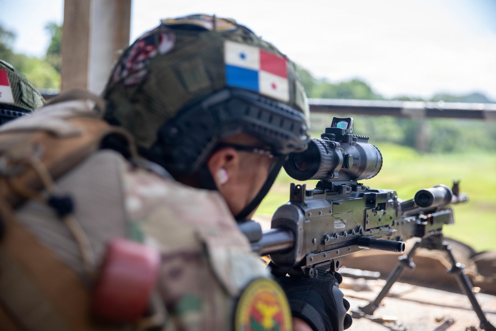 10th Marine Regiment conducts Live Fire exercise with Panamanian partners