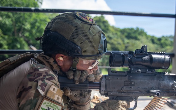 10th Marine Regiment conducts Live Fire exercise with Panamanian partners