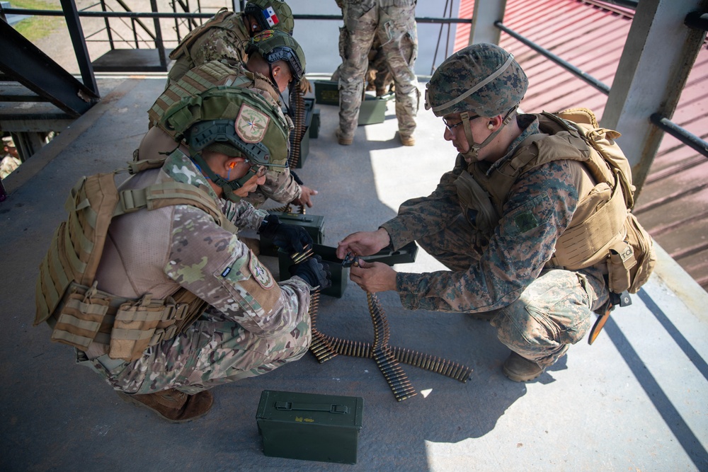 10th Marine Regiment conducts Live Fire exercise with Panamanian partners