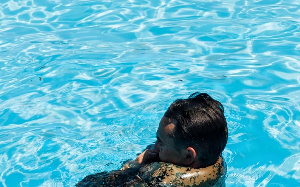 H&amp;HS MCAS Yuma Conducts Swim Qualification