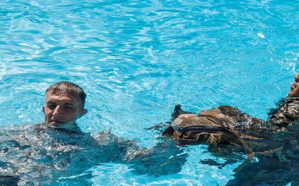 H&amp;HS MCAS Yuma Conducts Swim Qualification