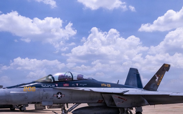 USN F18s and USMC F35s arrive at JBA for Freedom 250