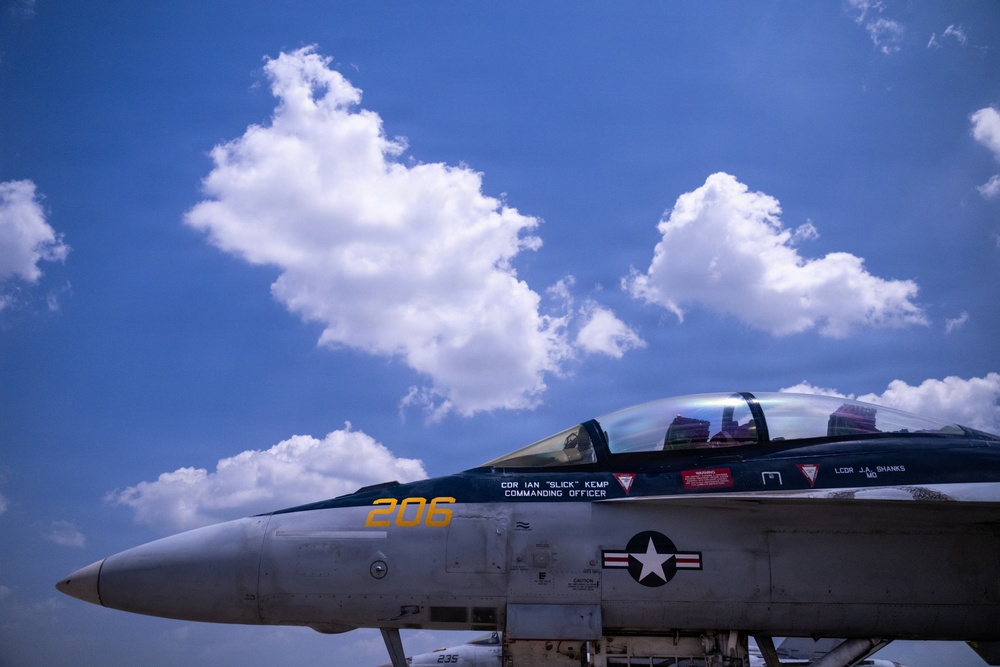 USN F18s and USMC F35s arrive at JBA for Freedom 250