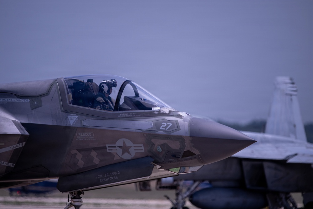 USN F18s and USMC F35s arrive at JBA for Freedom 250