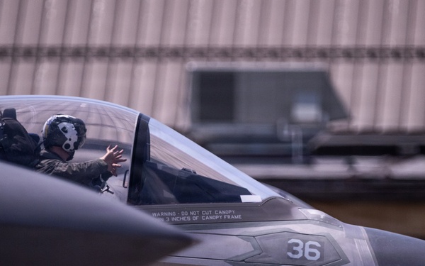 USN F18s and USMC F35s arrive at JBA for Freedom 250