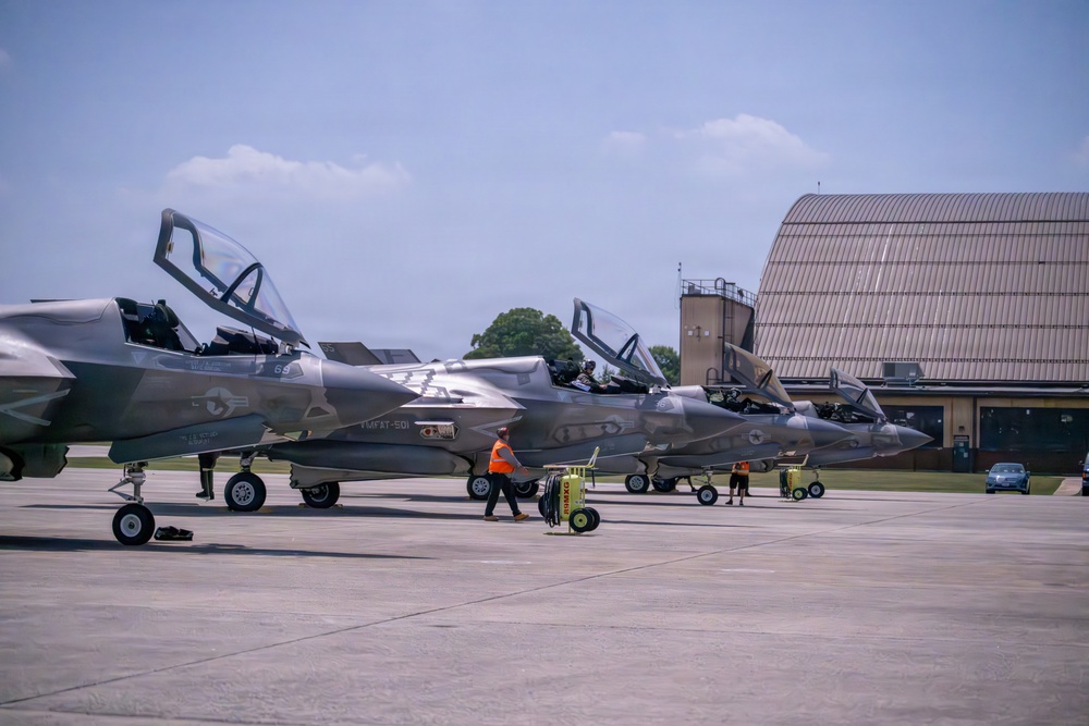 USN F18s and USMC F35s arrive at JBA for Freedom 250