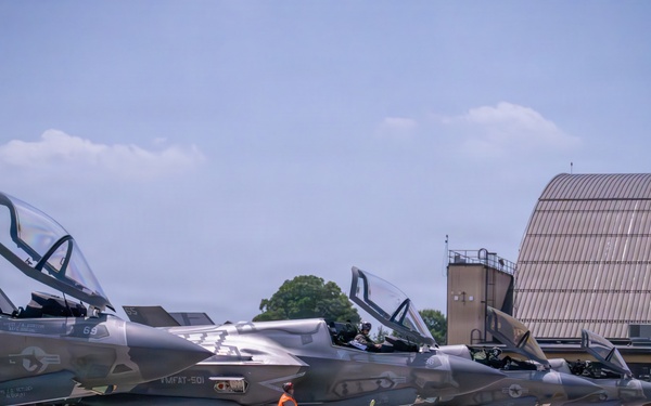 USN F18s and USMC F35s arrive at JBA for Freedom 250