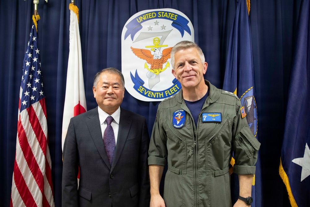 Special Advisor to the Prime Minister of Japan visits U.S. 7th Fleet Commander